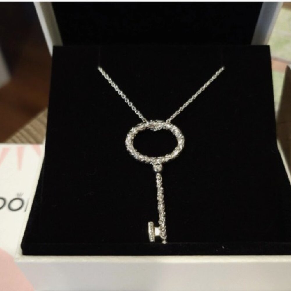 Authentic Pandora Sterling Silver *Retired * Regal Key Necklace 397676-90 -RARE